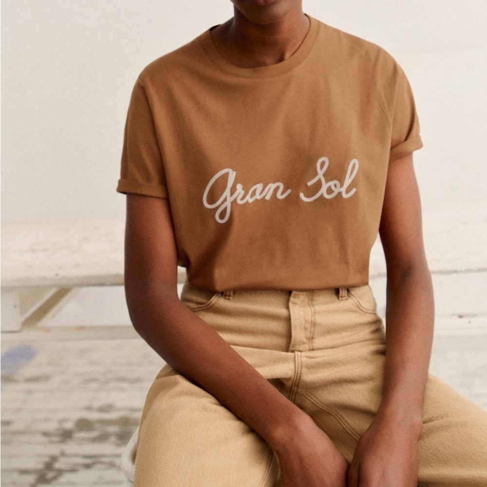 Sézane x Lucia Vergara Embroidered Gran Sol Brown T-Shirts Size Medium NWT - Picture 3 of 7
